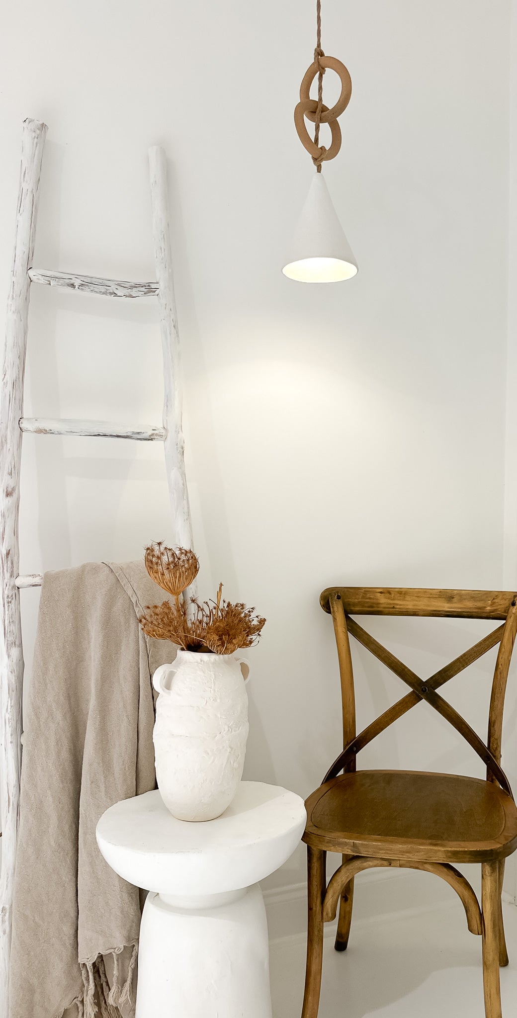 Sculptural ceramic loops pendant lamp, side view