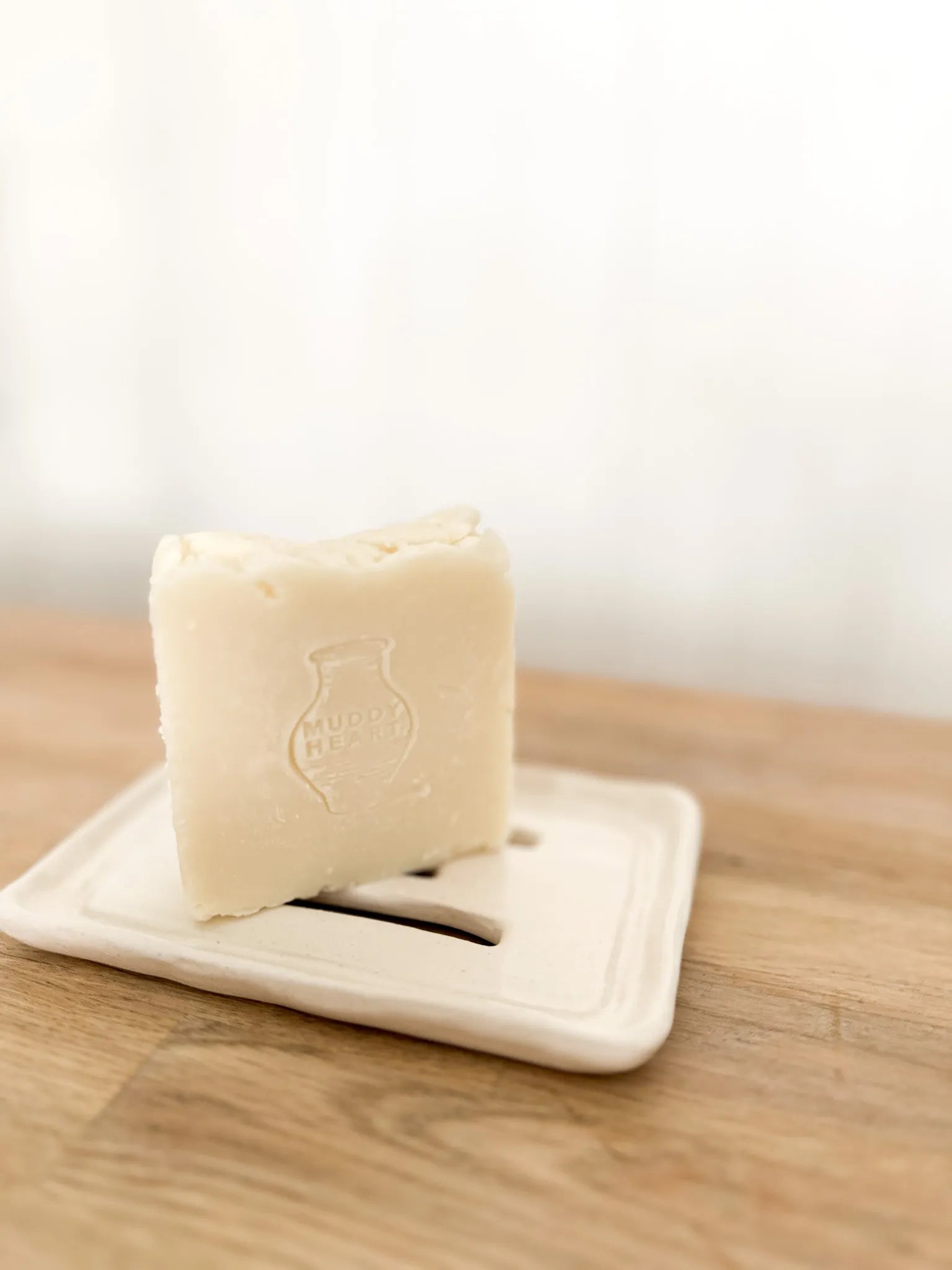 Gift-ready ceramic soap dish set in a neutral finish