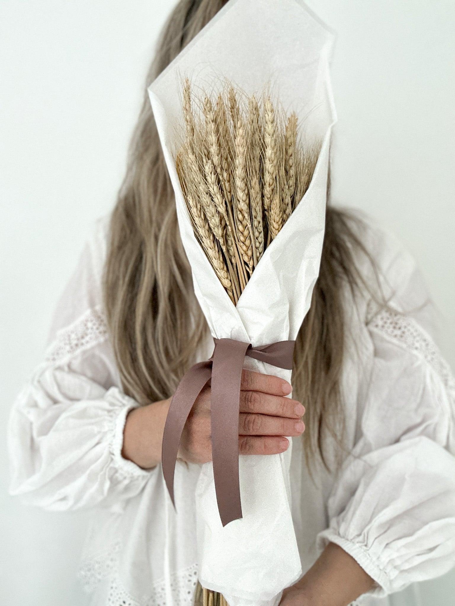Bundle of 100 natural dried wheat stems in golden tones with soft sage undertones, 16 inches long, for autumn vase and mantel decor